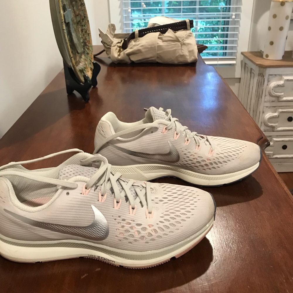 Nike Tennis Shoes